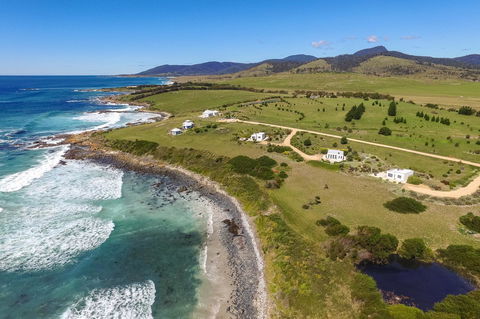 Saltwater - Absolute Oceanfront, Hot Tubs, Sauna, Fire Pits - VIC Tourism 32