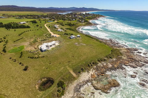 Saltwater - Absolute Oceanfront, Hot Tubs, Sauna, Fire Pits - VIC Tourism 26