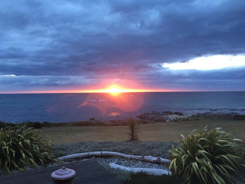 Saltwater - Absolute Oceanfront, Hot Tubs, Sauna, Fire Pits - VIC Tourism 4