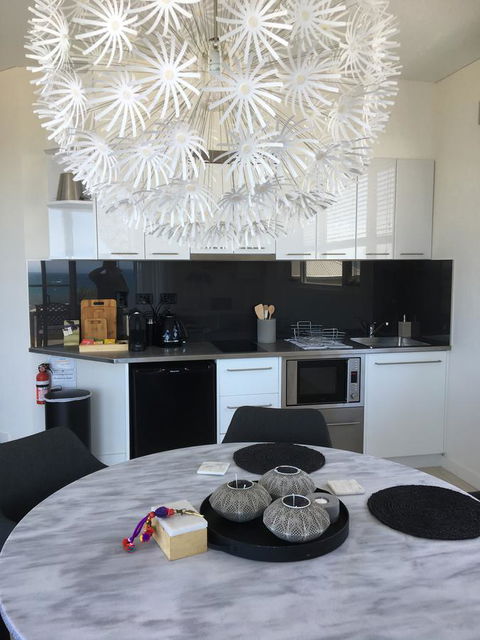 Saltwater - Absolute Oceanfront, Hot Tubs, Sauna, Fire Pits - VIC Tourism 16