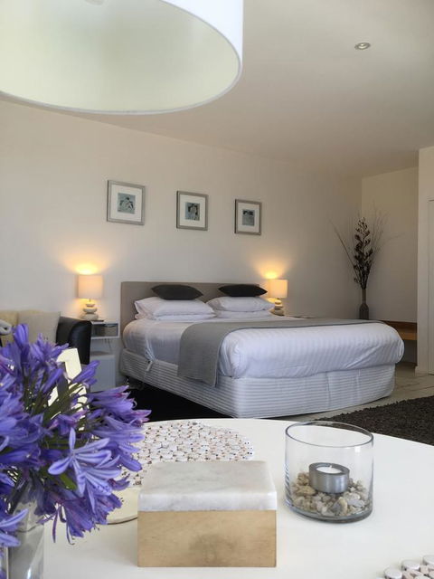 Saltwater - Absolute Oceanfront, Hot Tubs, Sauna, Fire Pits - VIC Tourism 3