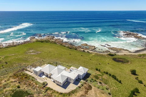 Saltwater - Absolute Oceanfront, Hot Tubs, Sauna, Fire Pits - VIC Tourism 24