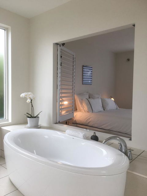 Saltwater - Absolute Oceanfront, Hot Tubs, Sauna, Fire Pits - VIC Tourism 21