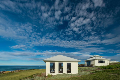 Saltwater - Absolute Oceanfront, Hot Tubs, Sauna, Fire Pits - VIC Tourism 15