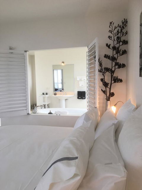 Saltwater - Absolute Oceanfront, Hot Tubs, Sauna, Fire Pits - VIC Tourism 30