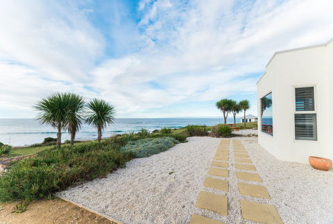 Saltwater - Absolute Oceanfront, Hot Tubs, Sauna, Fire Pits - VIC Tourism 22