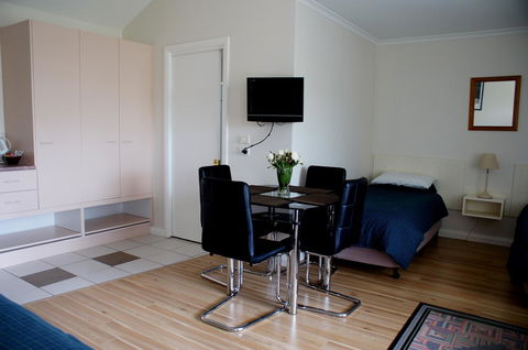 Shearwater Cottages - VIC Tourism 8