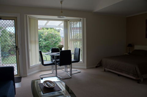 Shearwater Cottages - VIC Tourism 3