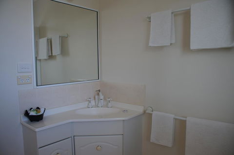 Shearwater Cottages - VIC Tourism 10