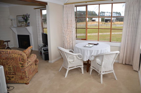 Buttons Cottage For Canyon & Rain Forest Walks With In House Dining - VIC Tourism 12