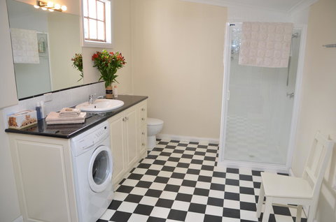 Buttons Cottage For Canyon & Rain Forest Walks With In House Dining - VIC Tourism 23