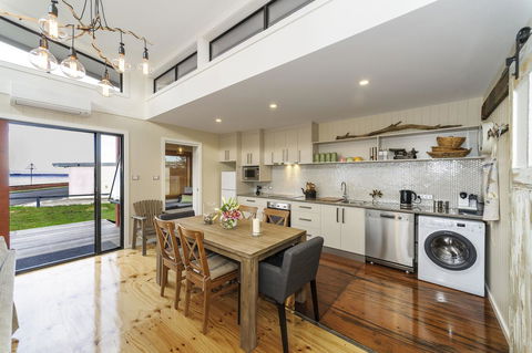 Coastal Pods Wynyard - VIC Tourism 13