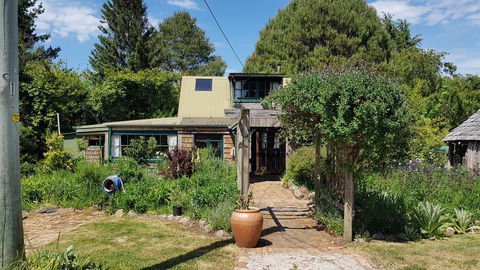 Whispering Hills Retreat - VIC Tourism 1