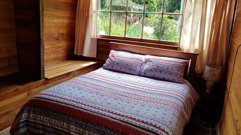 Whispering Hills Retreat - VIC Tourism 3