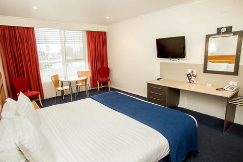 Edgewater Hotel - VIC Tourism 14