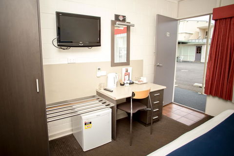 Edgewater Hotel - VIC Tourism 15