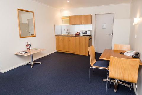 Edgewater Hotel - VIC Tourism 7
