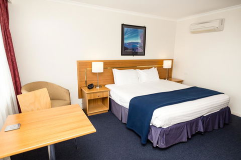 Edgewater Hotel - VIC Tourism 11