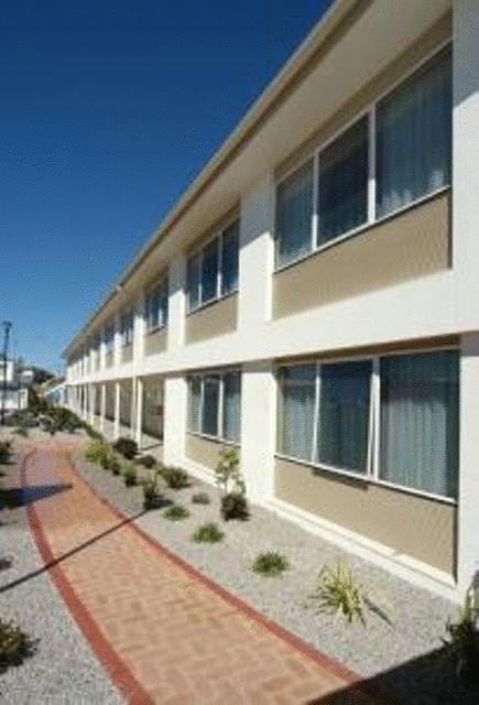 Edgewater Hotel - VIC Tourism 0
