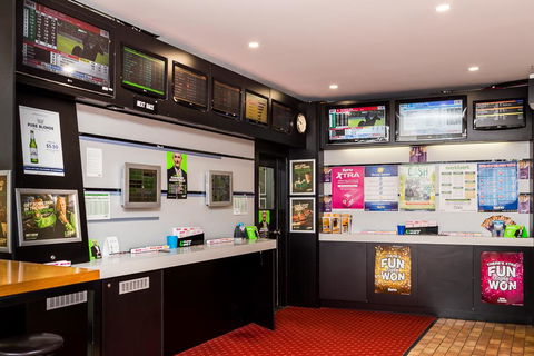 Edgewater Hotel - VIC Tourism 4