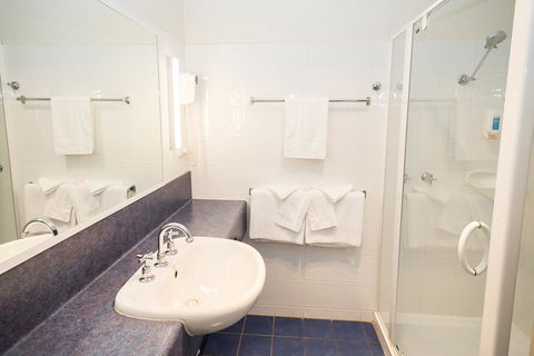 Edgewater Hotel - VIC Tourism 9