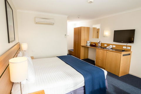 Edgewater Hotel - VIC Tourism 10
