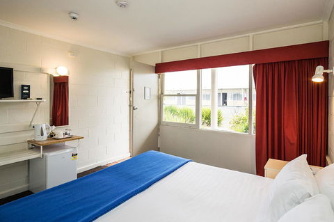 Edgewater Hotel - VIC Tourism 28