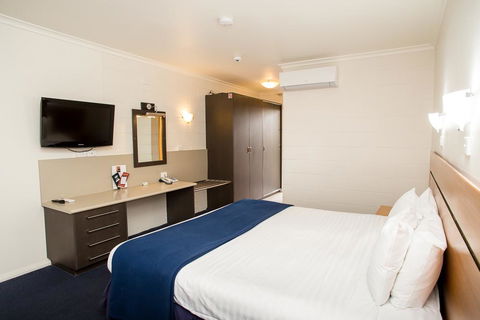 Edgewater Hotel - VIC Tourism 13