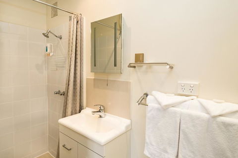 Edgewater Hotel - VIC Tourism 16