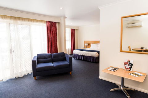Edgewater Hotel - VIC Tourism 26