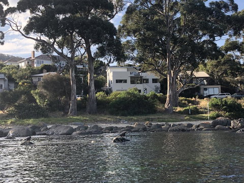 Beachside Taroona With Spa - VIC Tourism 20