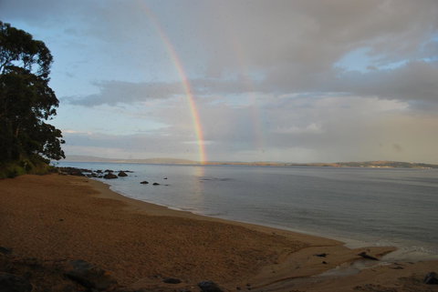 Beachside Taroona With Spa - VIC Tourism 26
