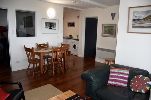 Beachside Taroona With Spa - VIC Tourism 5