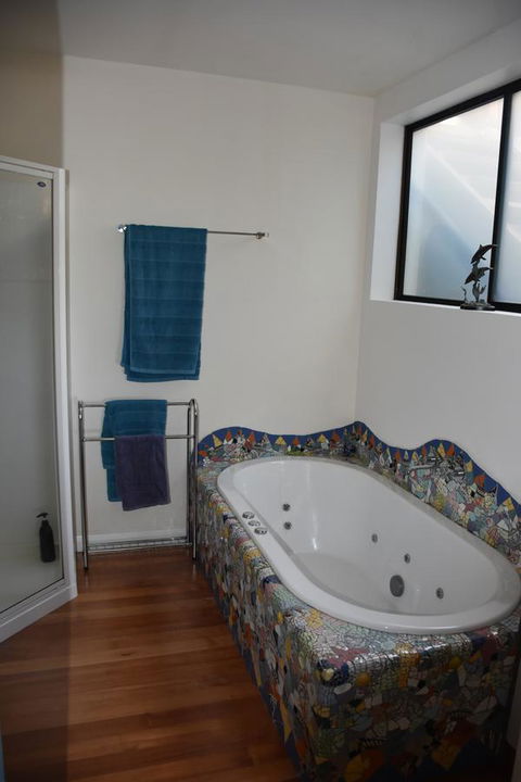 Beachside Taroona With Spa - VIC Tourism 15