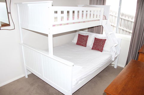 Front Row Beachfront - VIC Tourism 9