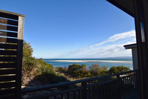 The Strand ~ On The Edge Of The Beach - VIC Tourism 15