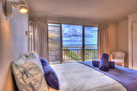 The Strand ~ On The Edge Of The Beach - VIC Tourism 2