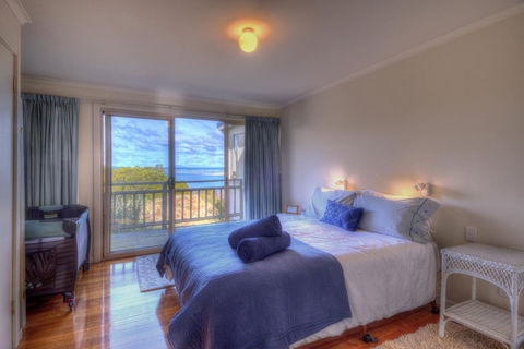 The Strand ~ On The Edge Of The Beach - VIC Tourism 4