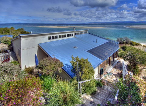 The Strand ~ On The Edge Of The Beach - VIC Tourism 13