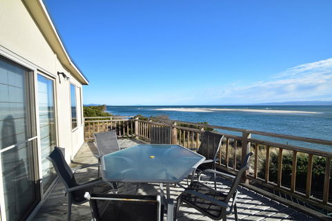The Strand ~ On The Edge Of The Beach - VIC Tourism 14