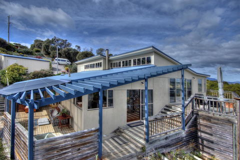 The Strand ~ On The Edge Of The Beach - VIC Tourism 8