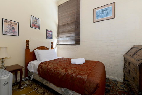 Edinburgh Gallery Bed & Breakfast - VIC Tourism 28