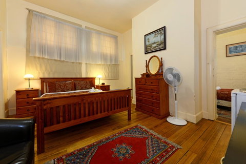 Edinburgh Gallery Bed & Breakfast - VIC Tourism 14