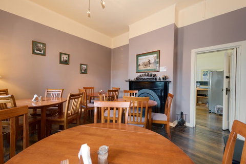 Edinburgh Gallery Bed & Breakfast - VIC Tourism 6