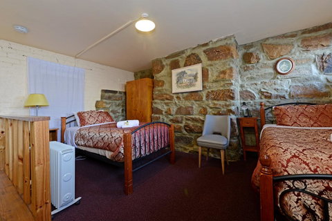 Edinburgh Gallery Bed & Breakfast - VIC Tourism 10