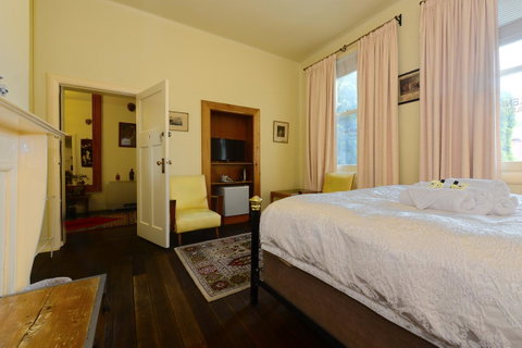 Edinburgh Gallery Bed & Breakfast - VIC Tourism 23
