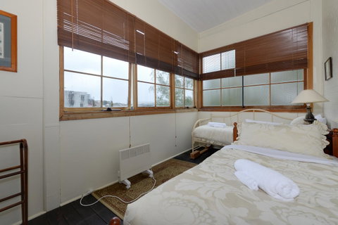 Edinburgh Gallery Bed & Breakfast - VIC Tourism 37