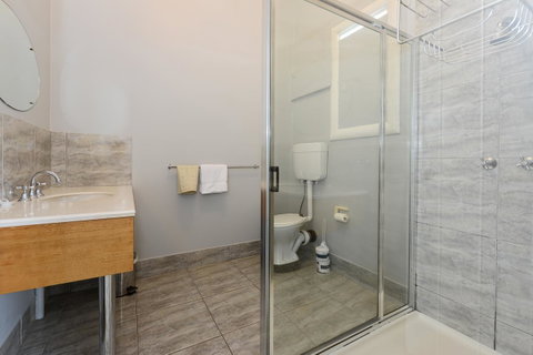 Edinburgh Gallery Bed & Breakfast - VIC Tourism 12