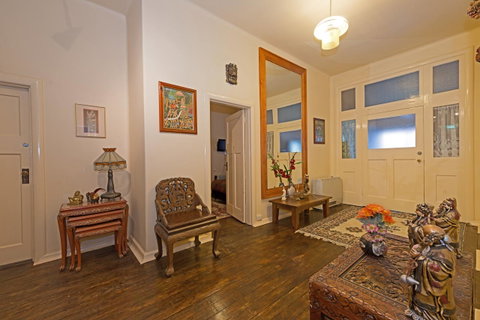 Edinburgh Gallery Bed & Breakfast - VIC Tourism 2