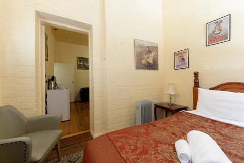 Edinburgh Gallery Bed & Breakfast - VIC Tourism 13